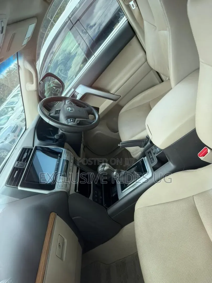 Toyota Land Cruiser Prado 2.7 2018 White