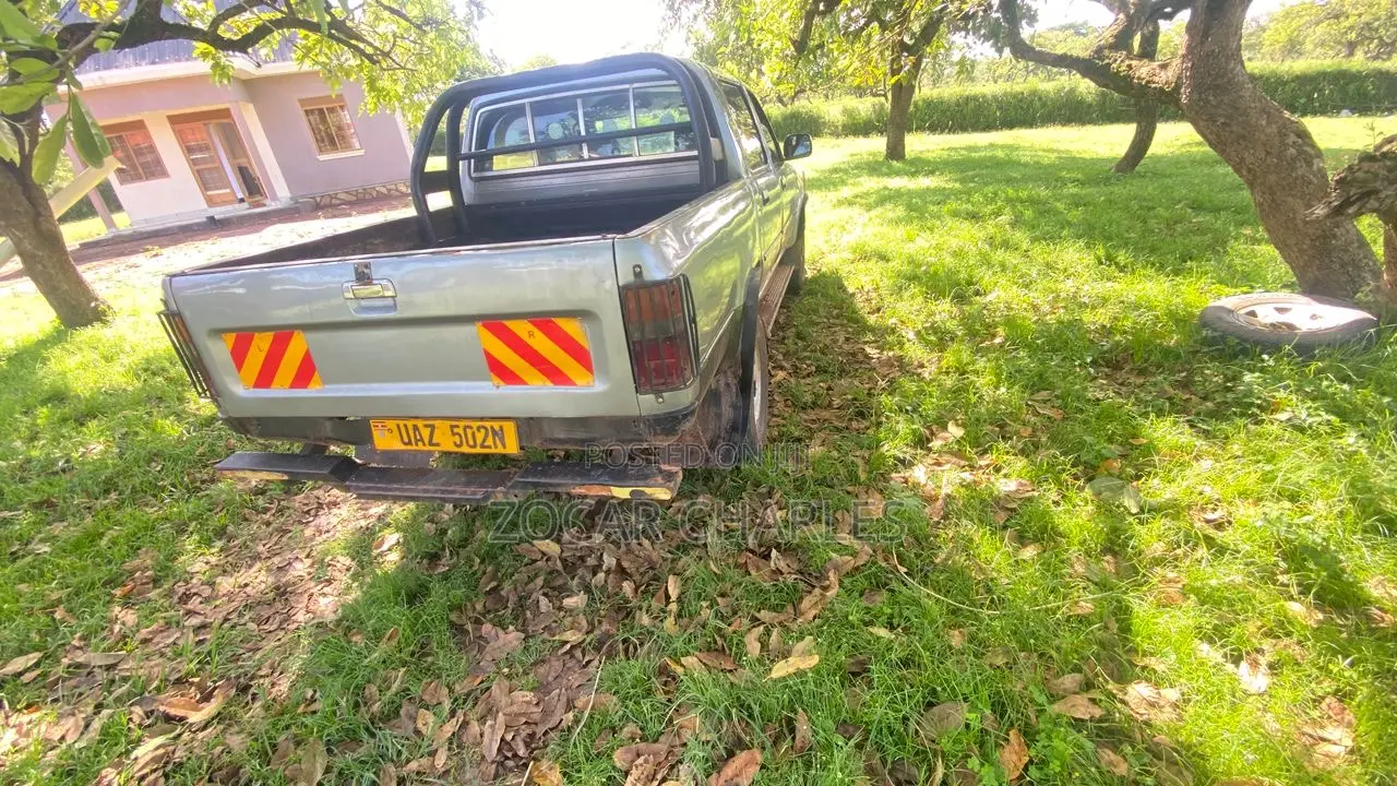 Toyota Hilux 1997 Gray