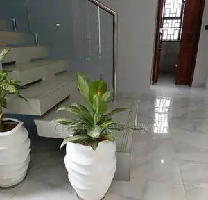 5bdrm Apartment in Gabba Road, Makindye for rent