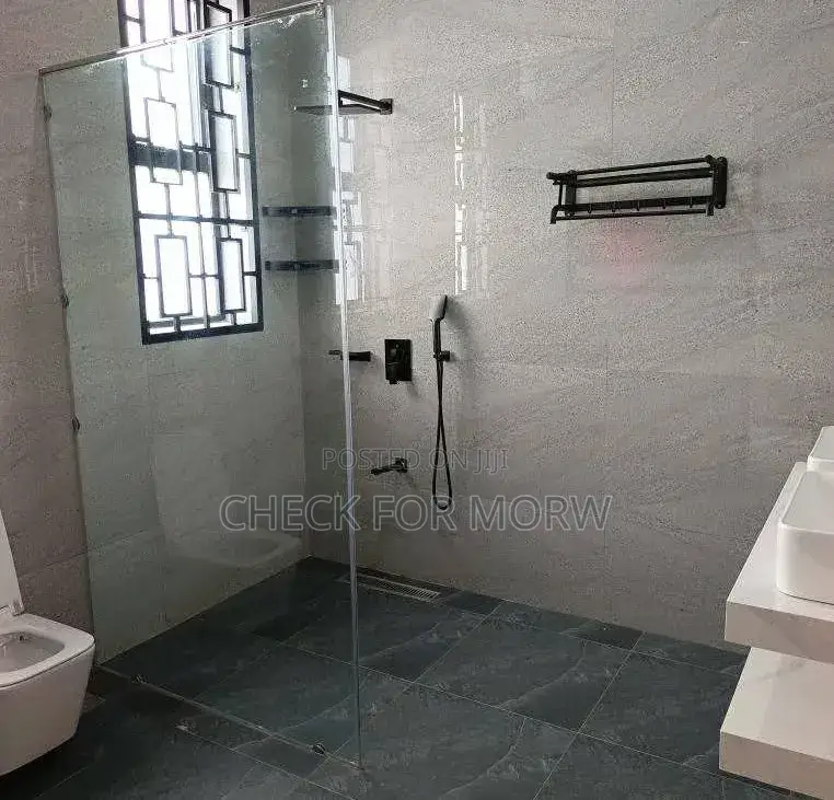 5bdrm Apartment in Gabba Road, Makindye for rent