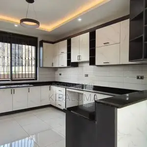 5bdrm Duplex in Kansanga, Makindye for rent