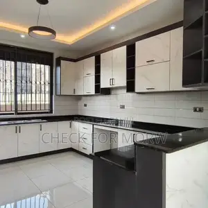 5bdrm Duplex in Kansanga, Makindye for rent