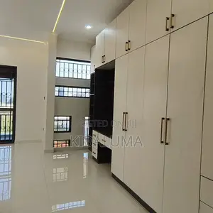 5bdrm Duplex in Kansanga, Makindye for rent