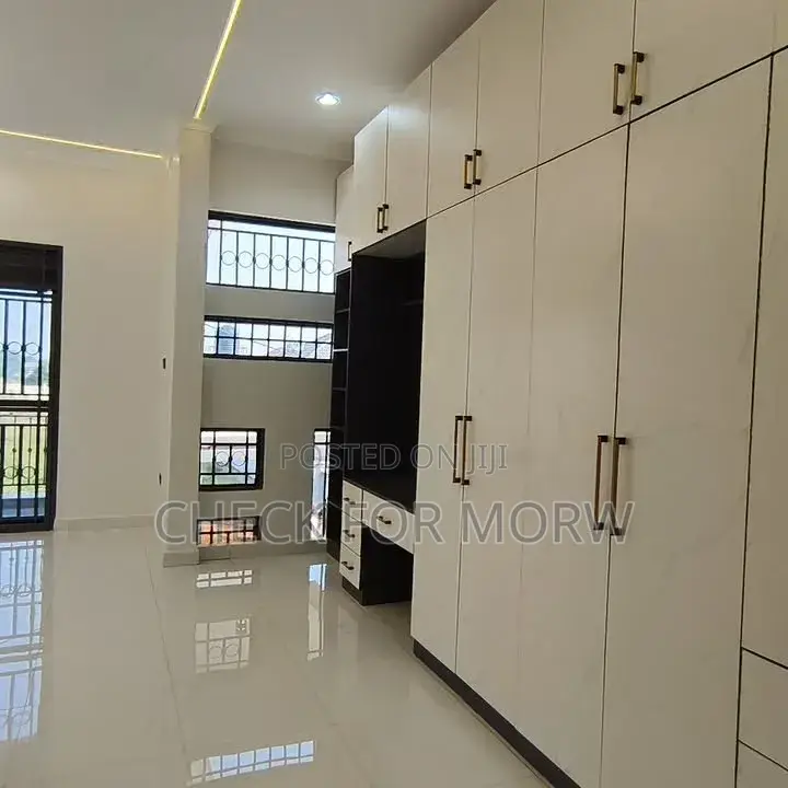 5bdrm Duplex in Kansanga, Makindye for rent