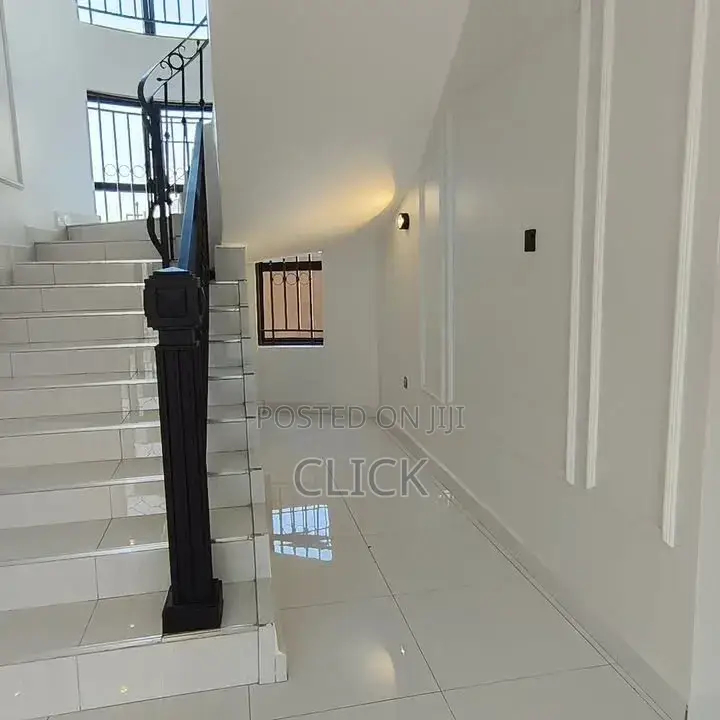 5bdrm Duplex in Kansanga, Makindye for rent