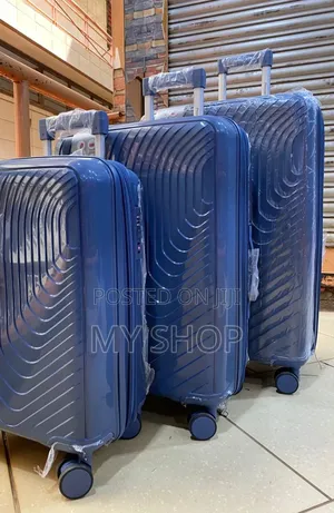 Strong Rolling Suitcase Set – 4pcs for Travel Adventures
