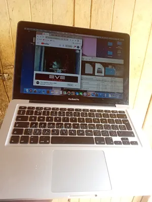 Laptop Apple MacBook 2012 4GB Intel Core 3 HDD+SSD 500GB