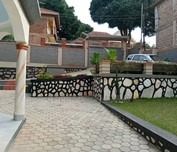 5bdrm Duplex in Muyenga, Makindye for rent