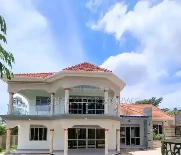 5bdrm Duplex in Muyenga, Makindye for rent