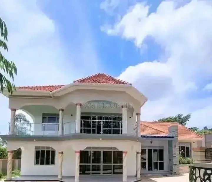 5bdrm Duplex in Muyenga, Makindye for rent