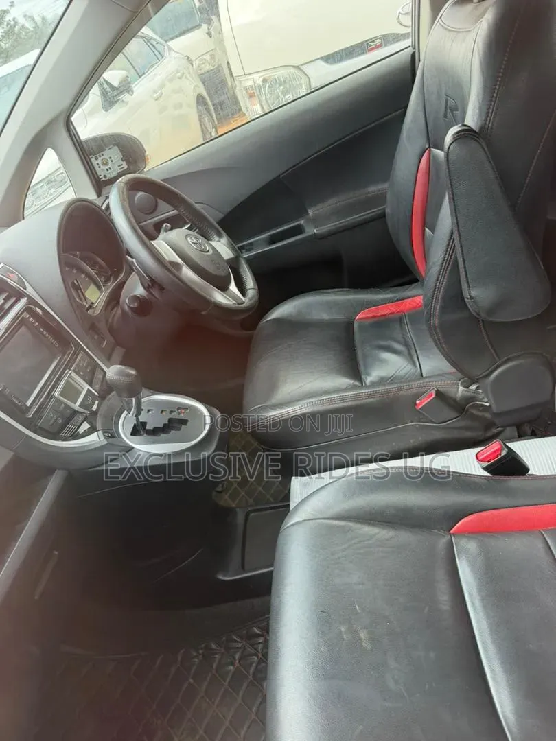 Toyota Ractis 1.5 AWD 2016 Maroon