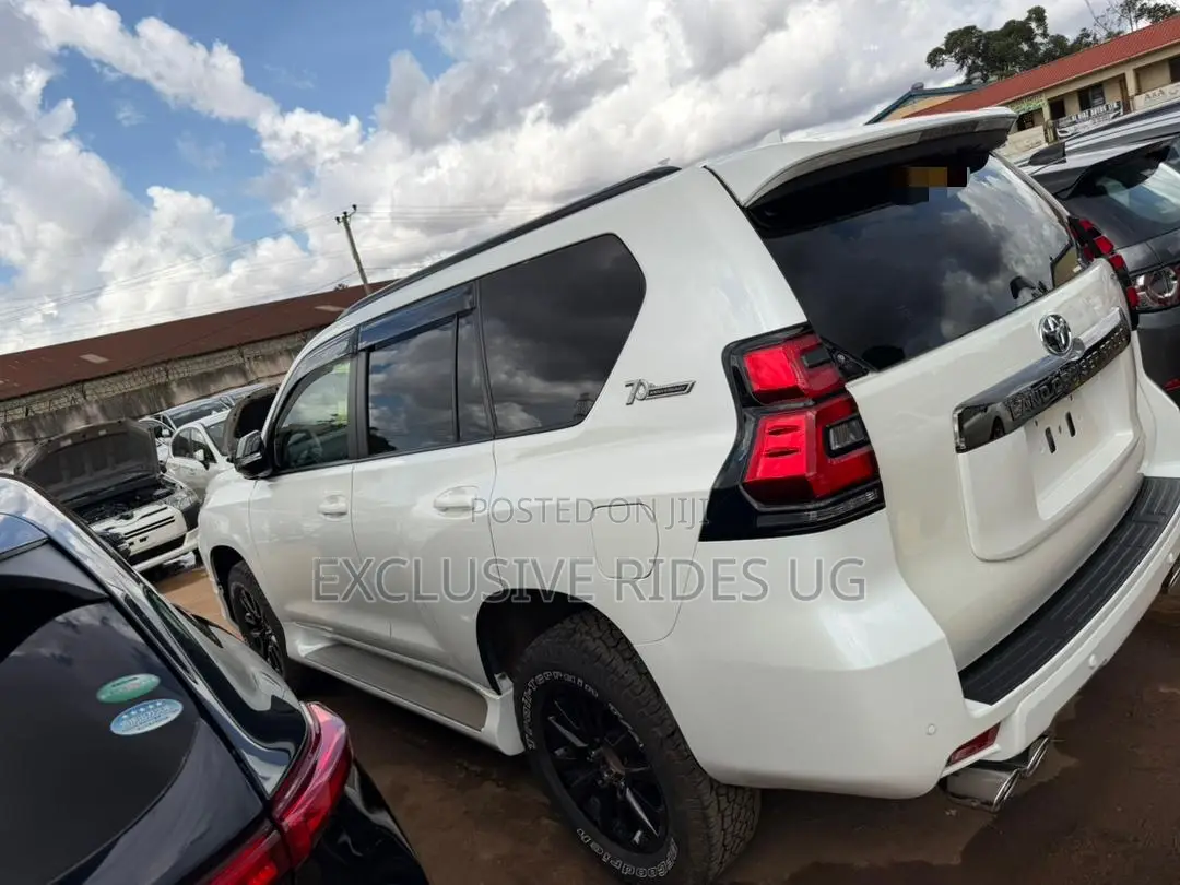 Toyota Land Cruiser Prado 2.8 2023 White