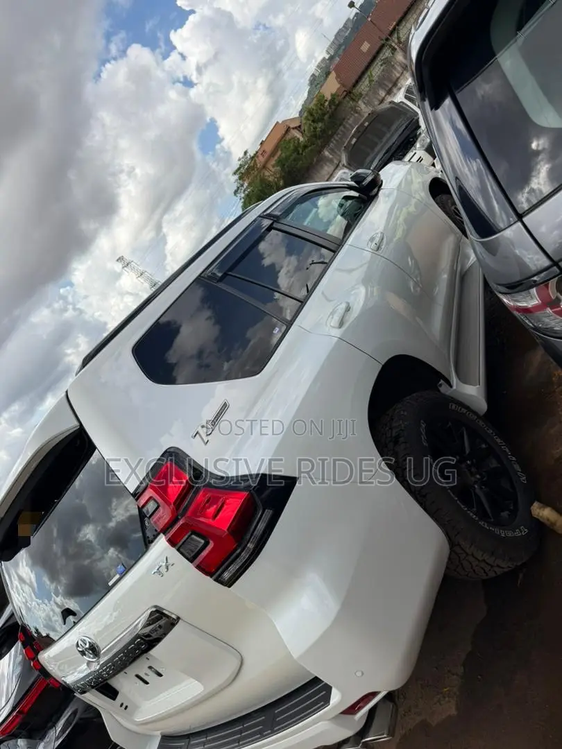 Toyota Land Cruiser Prado 2.8 2023 White
