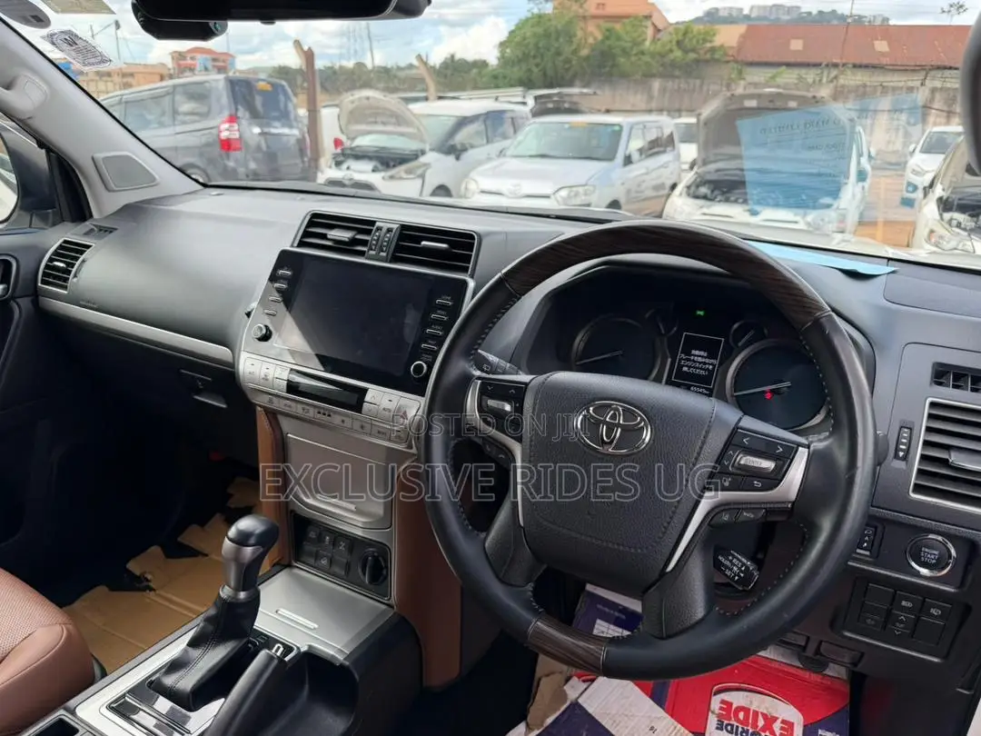 Toyota Land Cruiser Prado 2.8 2023 White