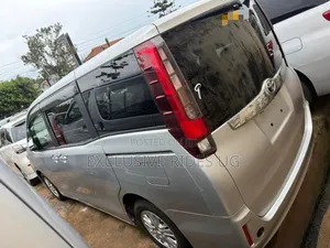 Toyota Noah 2.0 FWD (8 Seater) 2017 Silver