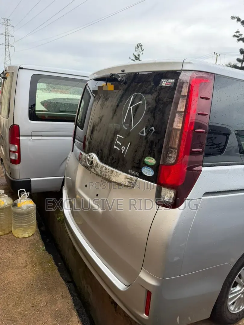 Toyota Noah 2.0 FWD (8 Seater) 2017 Silver
