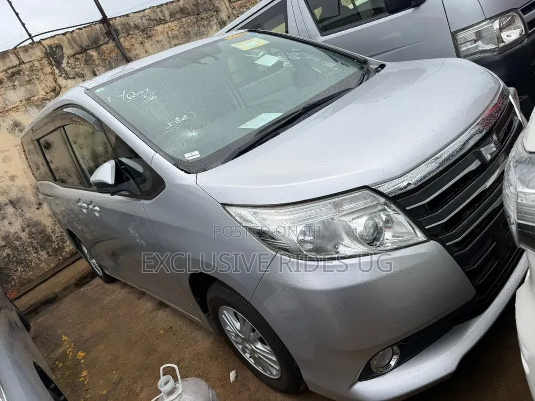 Toyota Noah 2.0 FWD (8 Seater) 2017 Silver