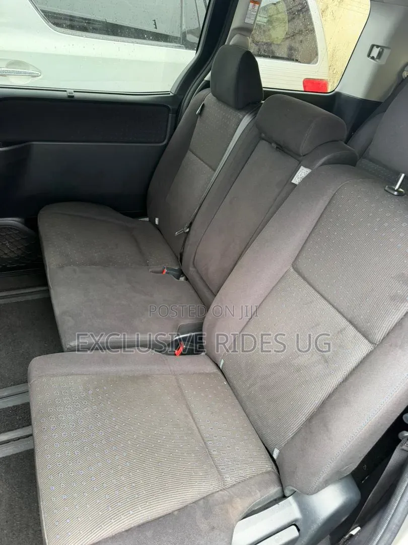 Toyota Noah 2.0 FWD (8 Seater) 2017 Silver