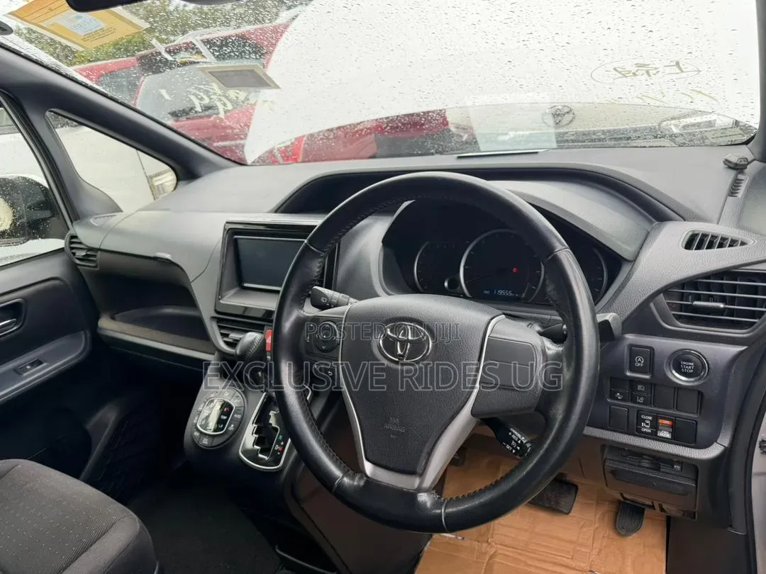 Toyota Noah 2.0 FWD (8 Seater) 2017 Silver