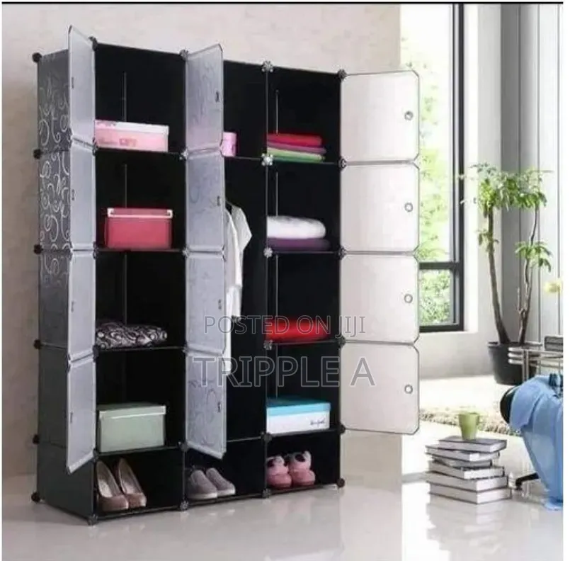 3 Colums Frosted Plastic Wardrobe