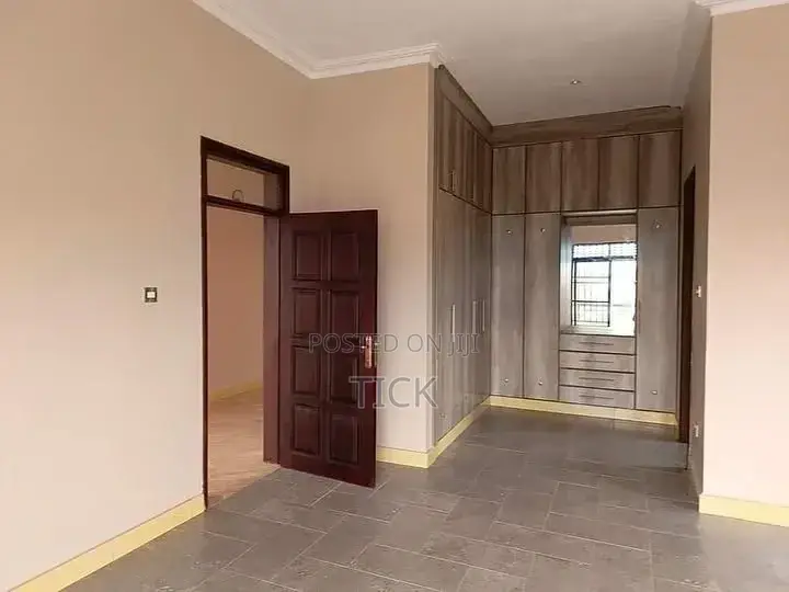 4bdrm Duplex in Bunga, Makindye for rent