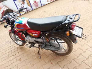 Bajaj Boxer 125 2025 Red
