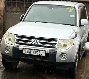 Mitsubishi Pajero 3.0 2009 Silver