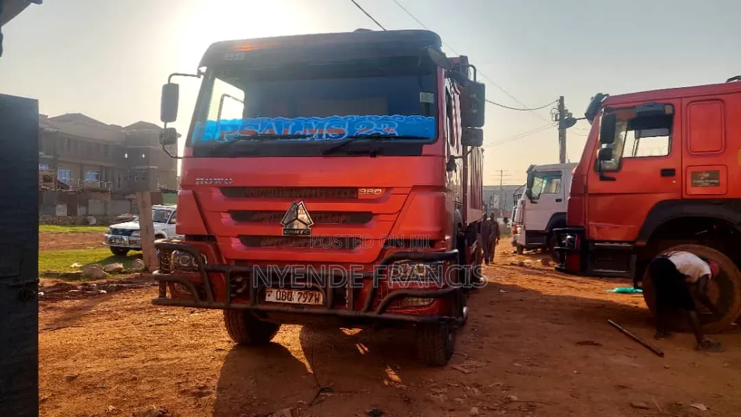 Dump Trucks HOWO 380 2025 Red