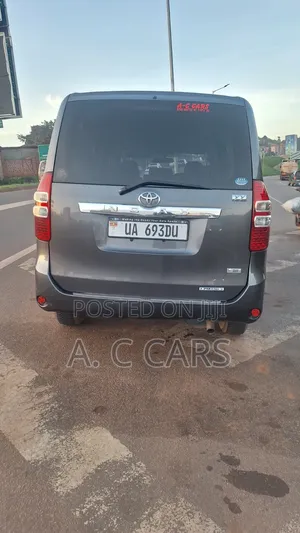 Toyota Noah 2.0 143hp YY FWD (5 Seater) 2012 Gray