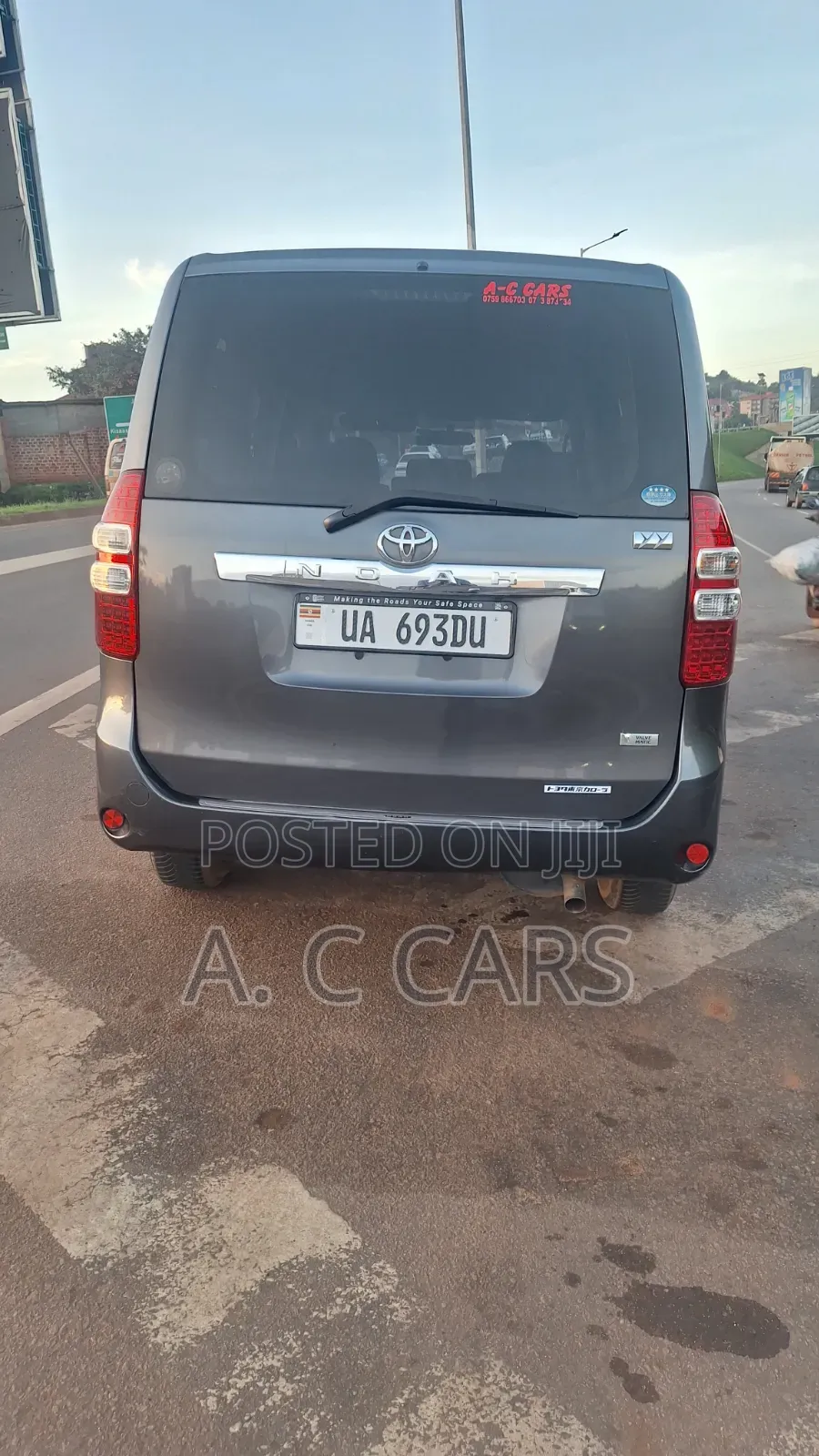 Toyota Noah 2.0 143hp YY FWD (5 Seater) 2012 Gray