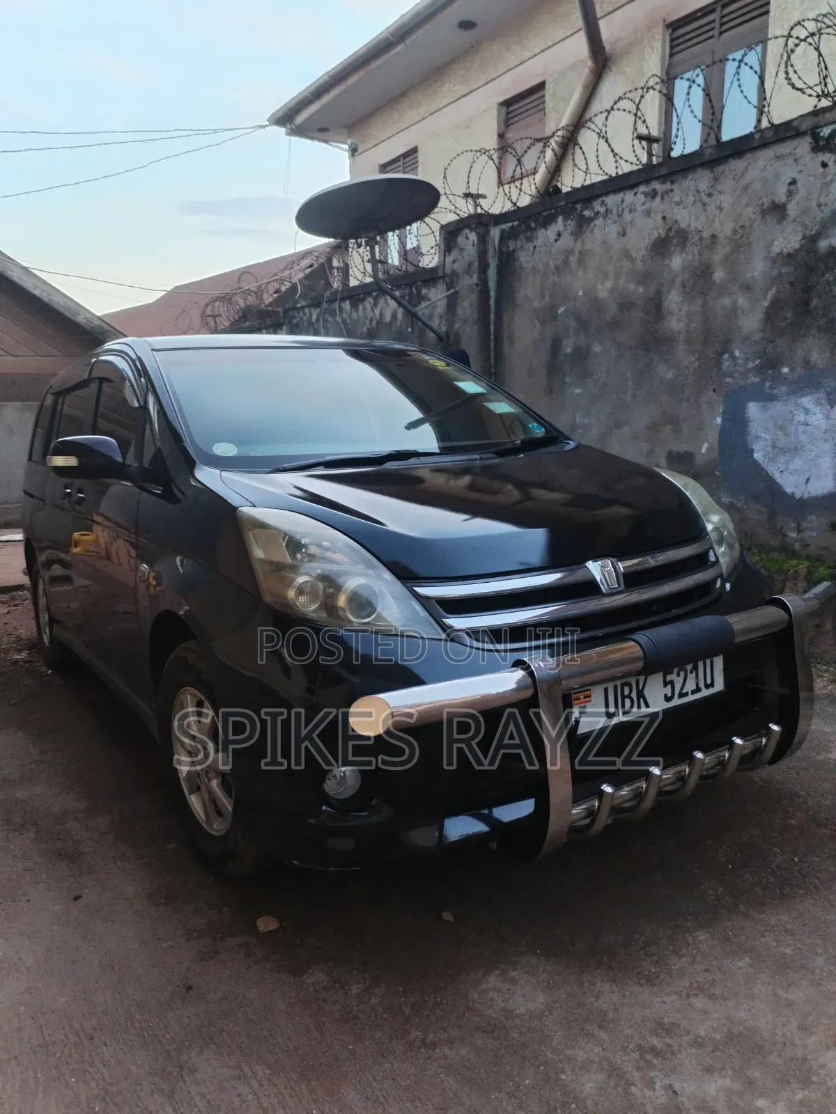 Toyota ISIS 1.8 Platana 2007 Black