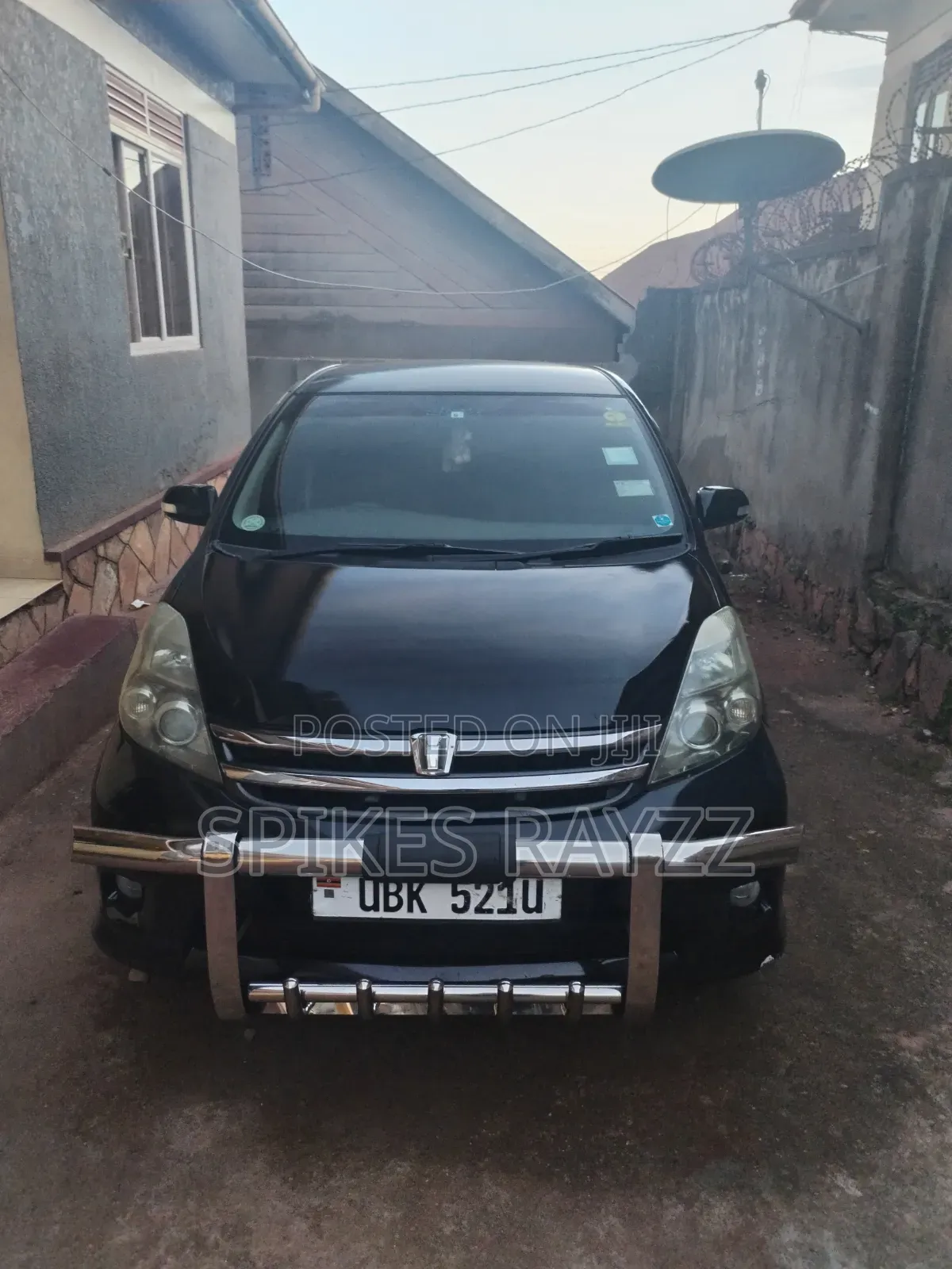 Toyota ISIS 1.8 Platana 2007 Black