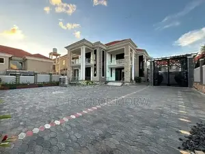 5bdrm Duplex in Munyonyo, Makindye for rent