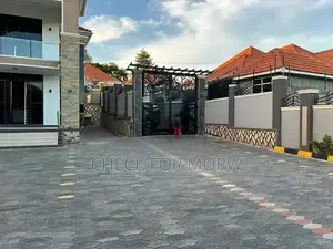 5bdrm Duplex in Munyonyo, Makindye for rent