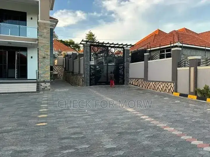 5bdrm Duplex in Munyonyo, Makindye for rent