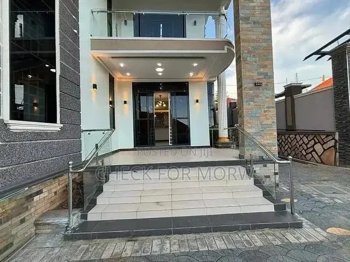 5bdrm Duplex in Munyonyo, Makindye for rent