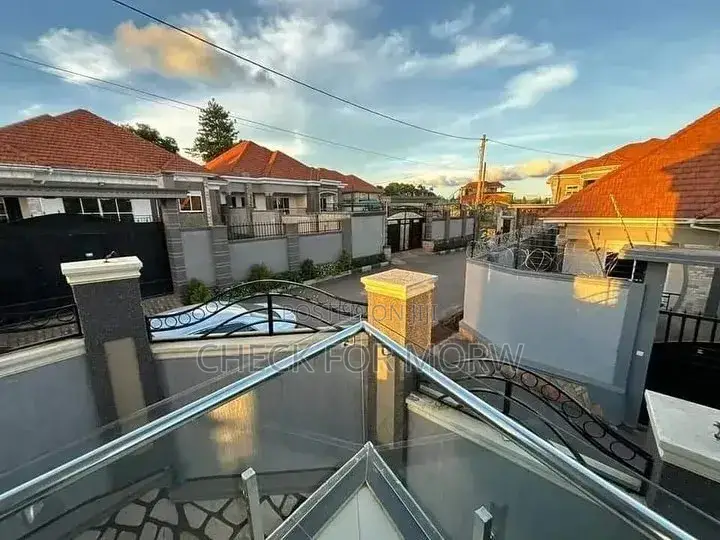 5bdrm Duplex in Munyonyo, Makindye for rent