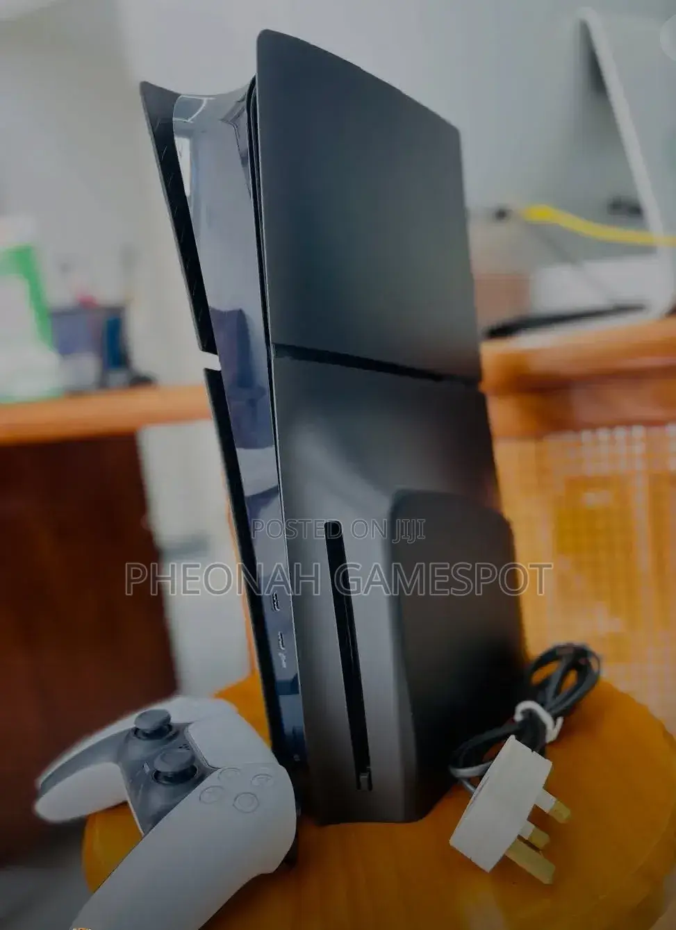 Second Hand Playstation 5 Slim Disc Version With 1 Controller. 1 Game