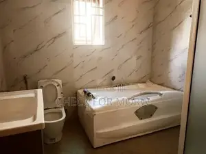 5bdrm Duplex in Munyonyo, Makindye for rent