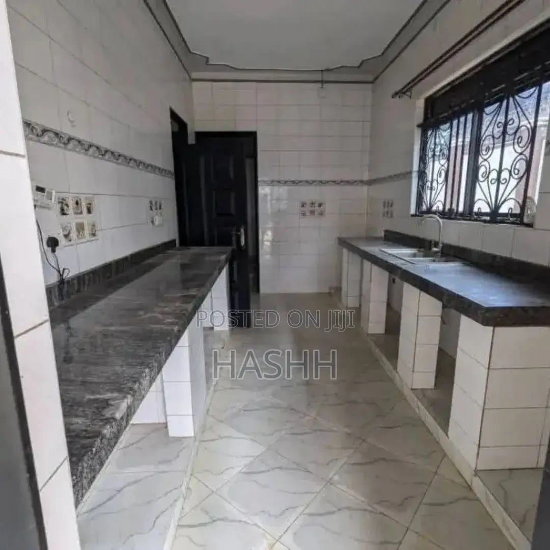 5bdrm Bungalow in Kasangati Kiti, Wakiso / Wakiso for sale