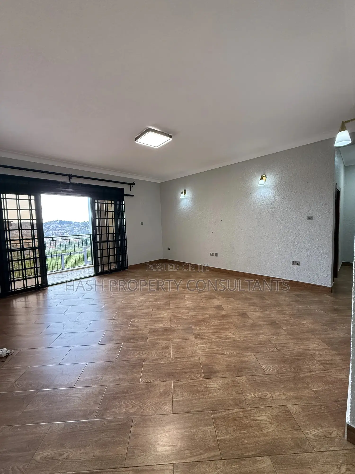 3bdrm Apartment in Muyenga, Central Division for rent