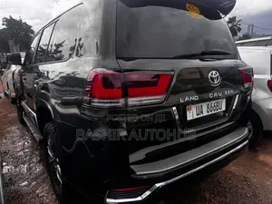 Toyota Land Cruiser 2017 Green