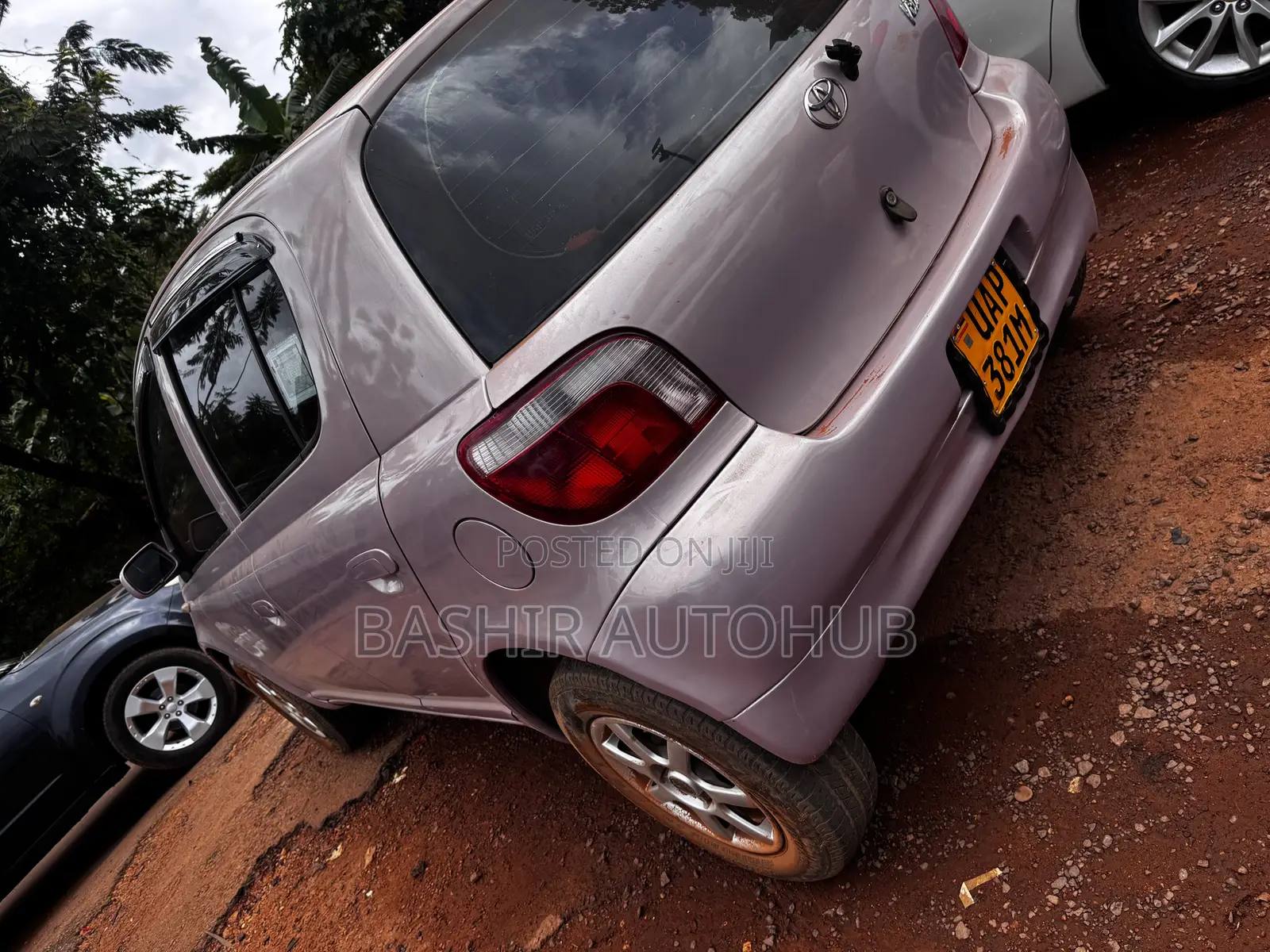 Toyota Vitz 2001 Silver