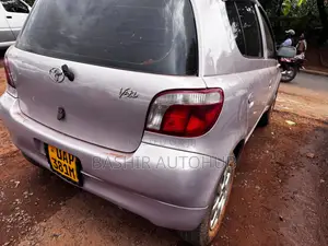 Toyota Vitz 2001 Silver