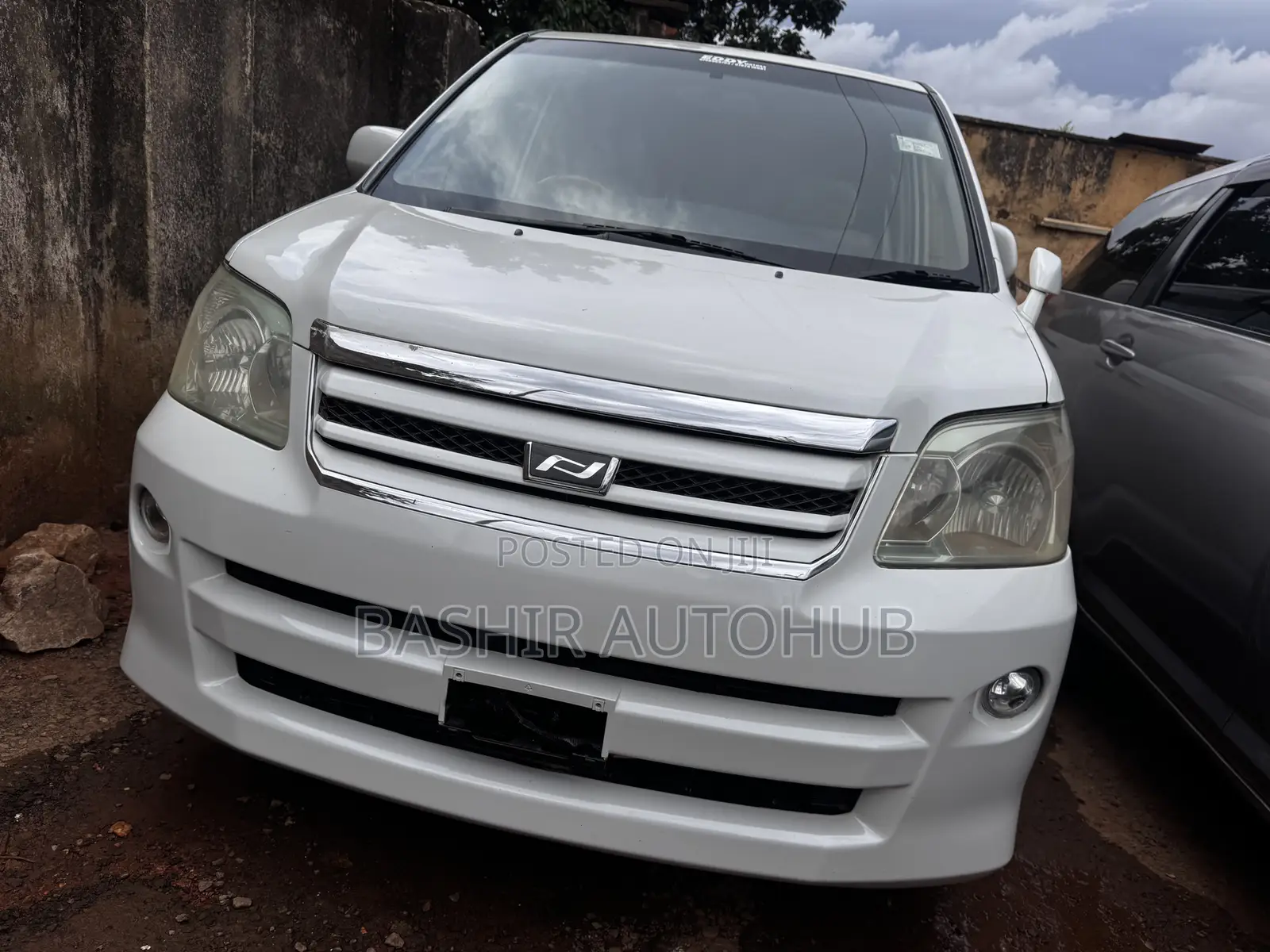 Toyota Noah 2007 White