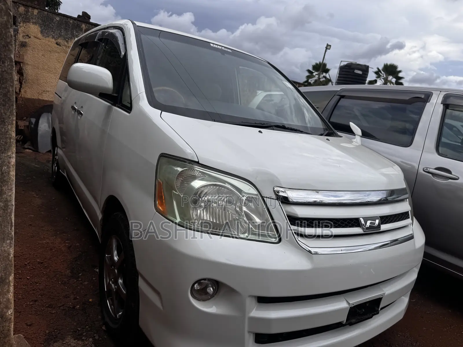 Toyota Noah 2007 White