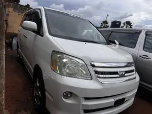 Toyota Noah 2007 White