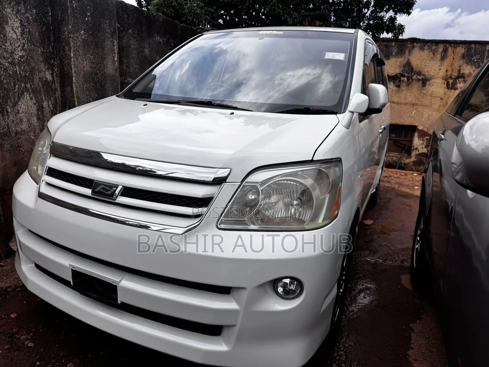 Toyota Noah 2007 White
