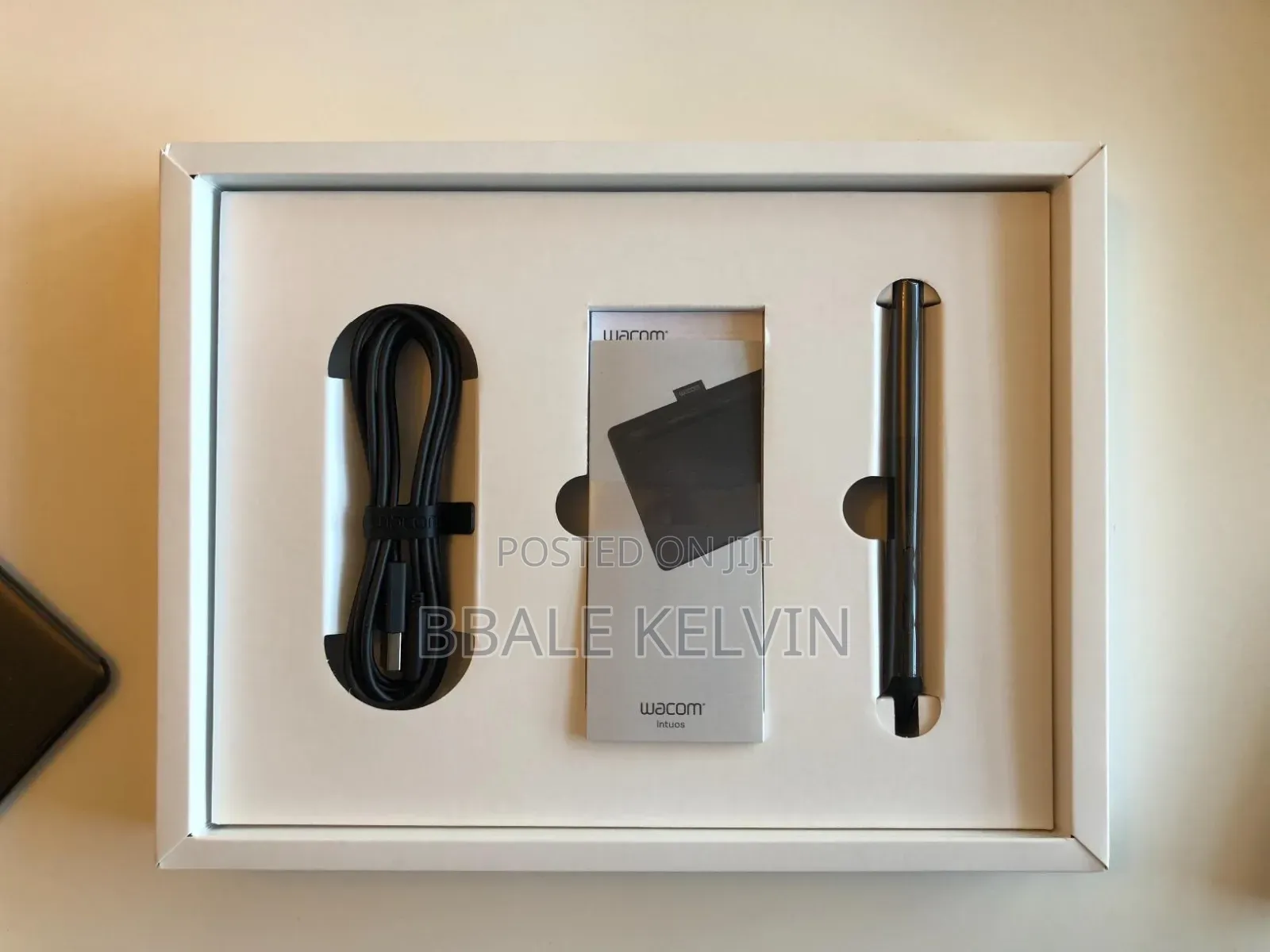 Wacom Intuos Bluetooth Wireless Graphics Drawing Tablet Medium