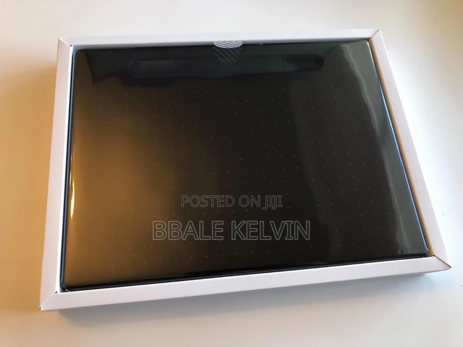 Wacom Intuos Bluetooth Wireless Graphics Drawing Tablet Medium